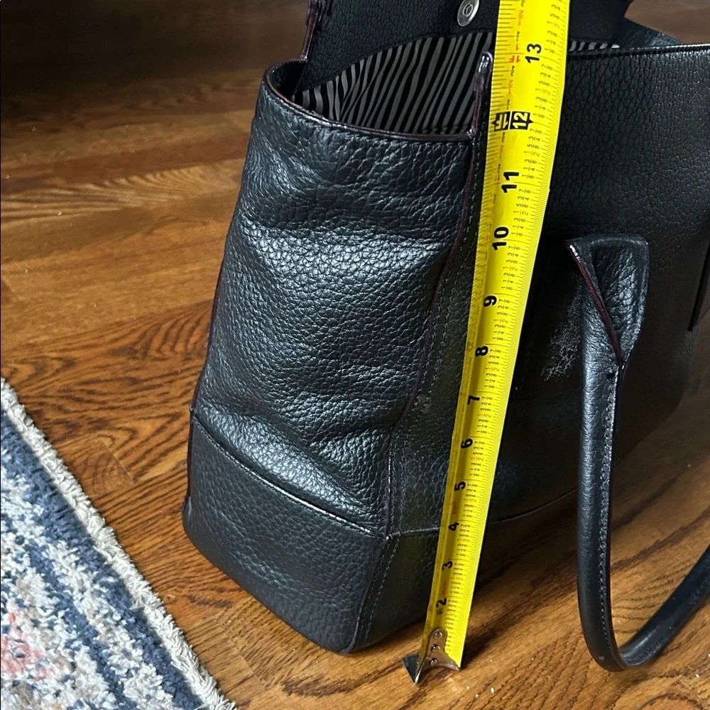Kate Spade Black Textured Leather Tote Minimalist Fashion